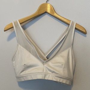 Alo Yoga White Women’s Sports Bra, Size Large EUC